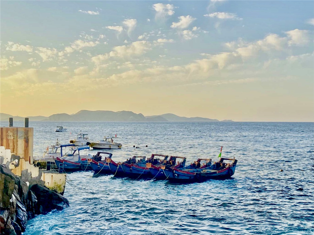 三三兩兩捕魚舟 海島正清秋(圖1)